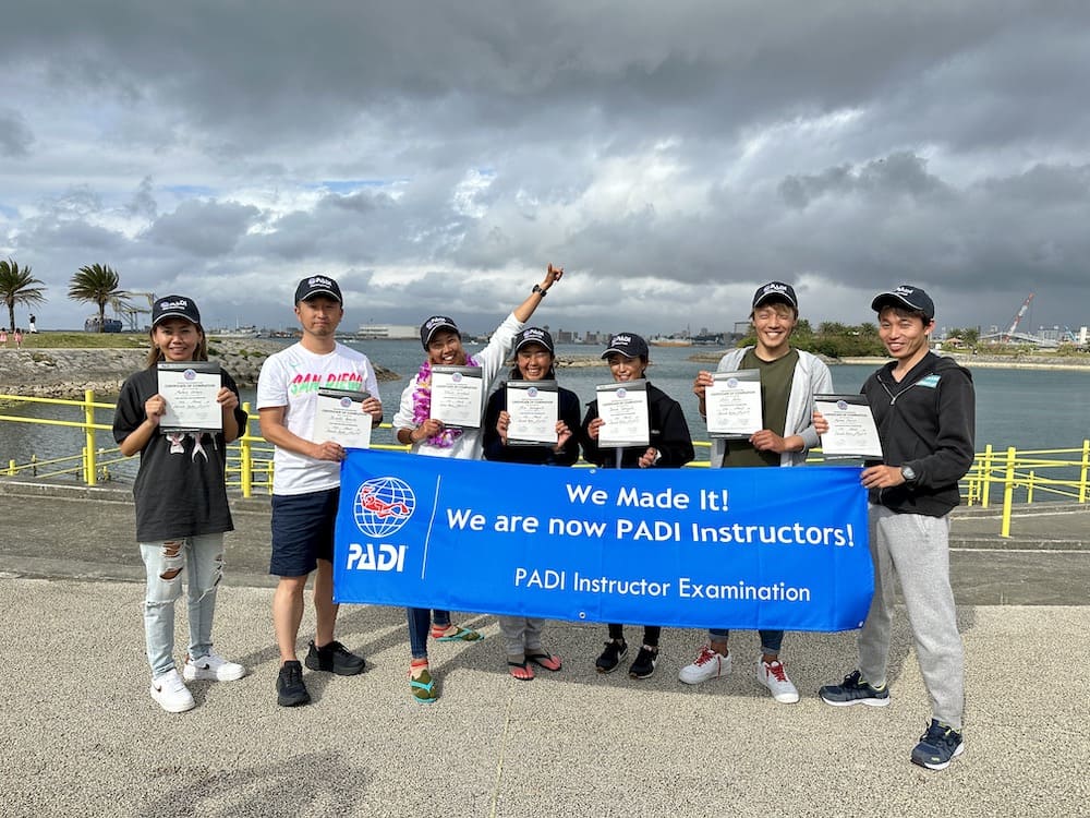 PADIインストラクター試験(IE)合格!【2023年3月那覇うみそら公園】集合写真