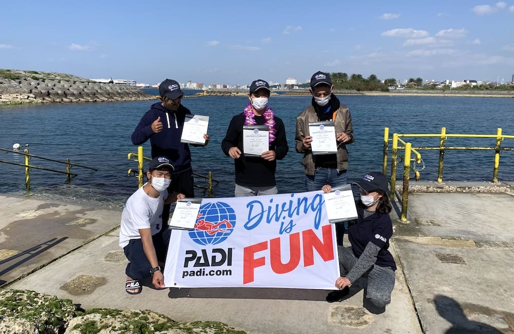 那覇で実施されたインストラクター試験に合格したIDC候補生