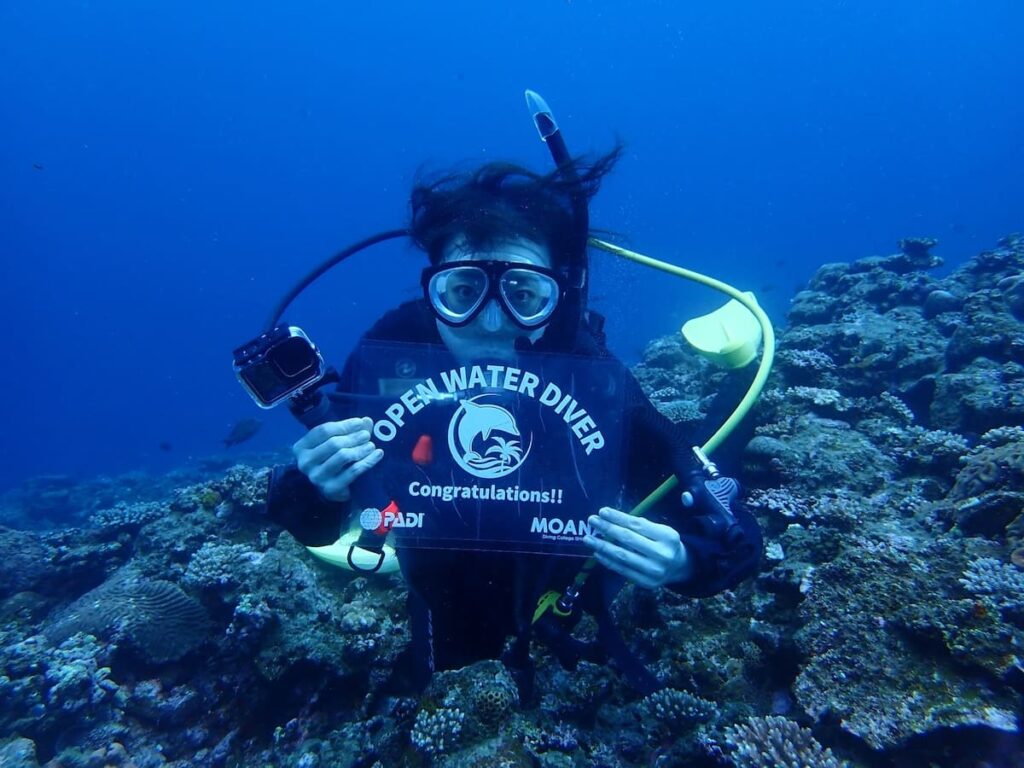 石垣島でダイビングライセンス取得|2026年1月講習レポートの水中記念写真の写真