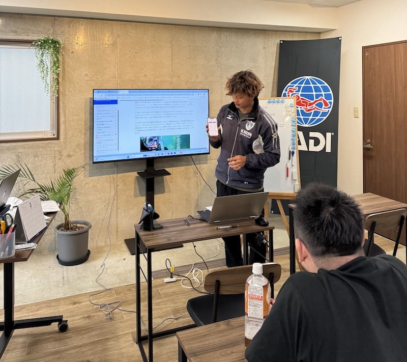 PADI IDCの知識開発プレゼンテーションの様子